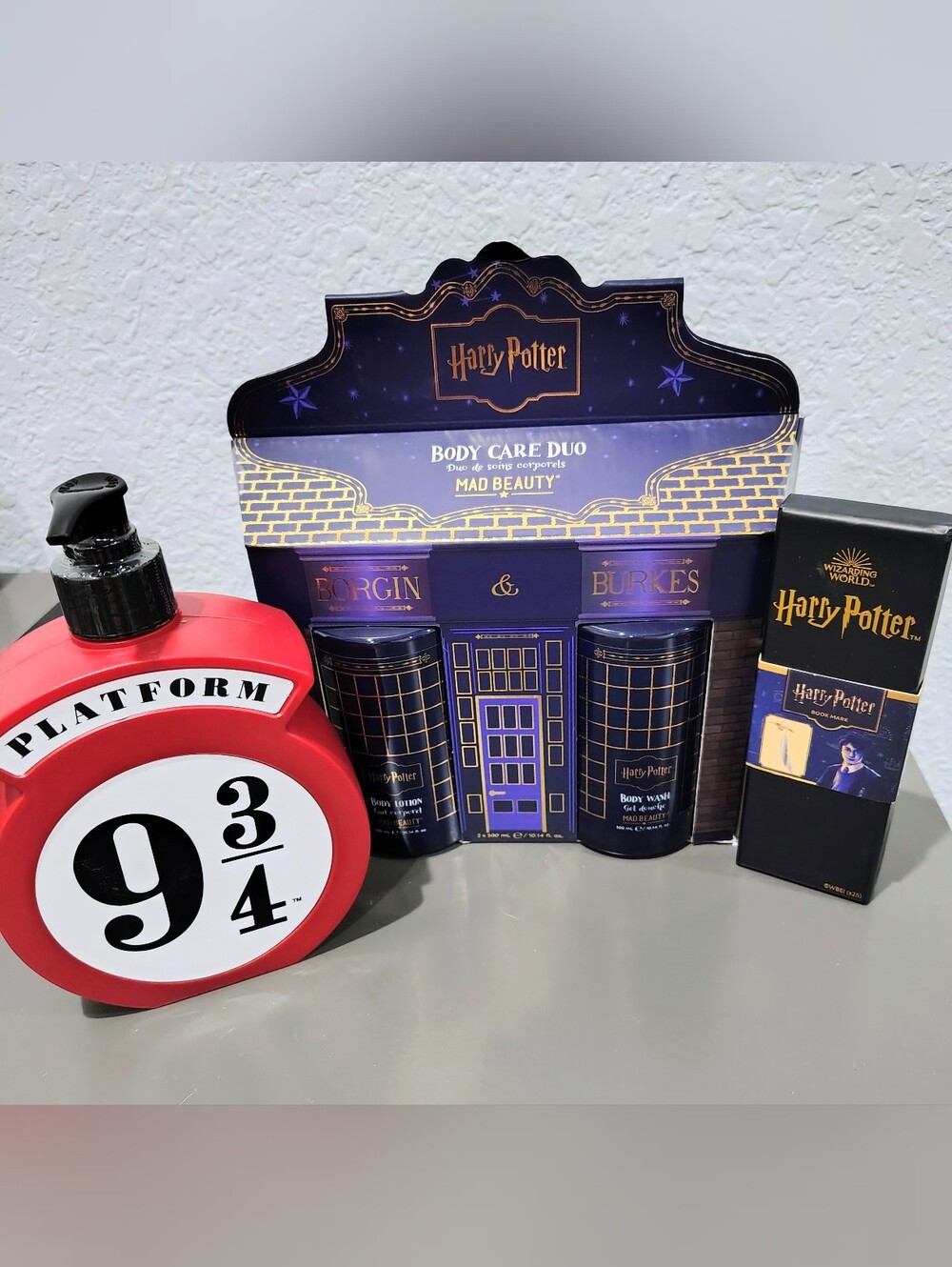 New* Harry Potter Gift Set (Body Lotion, Body Wash, Hand Wash And Bookmark)